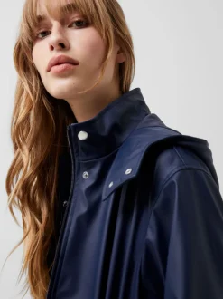 Akiro Raincoat